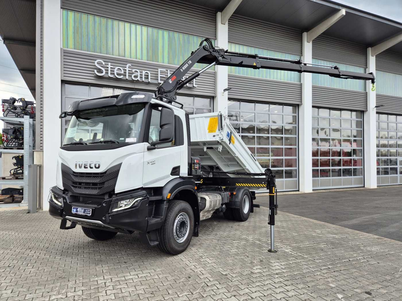 Iveco X-Way AD200X42/P HR OFF Hiab X-HIDUO 118E-3 Funk - Tipper, Crane truck: picture 1 Iveco X-Way AD200X42/P HR OFF Hiab X-HIDUO 118E-3 Funk - Tipper, Crane truck: picture 1