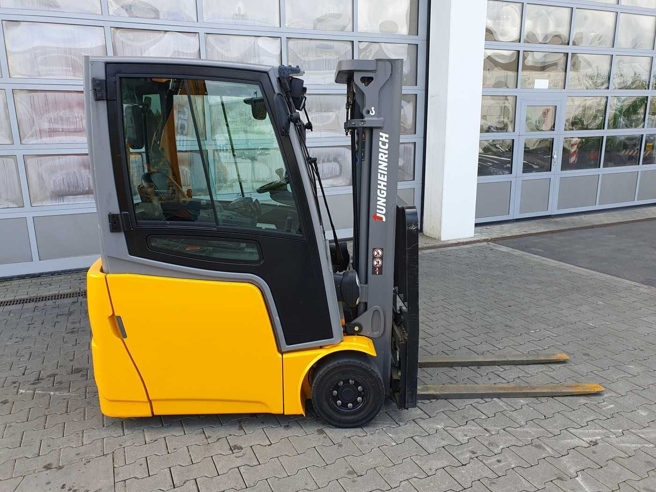 Jungheinrich EFG 215 / Triplex: 4.25m! / SS / 2.472h! / 2020 - Electric forklift: picture 2 Jungheinrich EFG 215 / Triplex: 4.25m! / SS / 2.472h! / 2020 - Electric forklift: picture 2