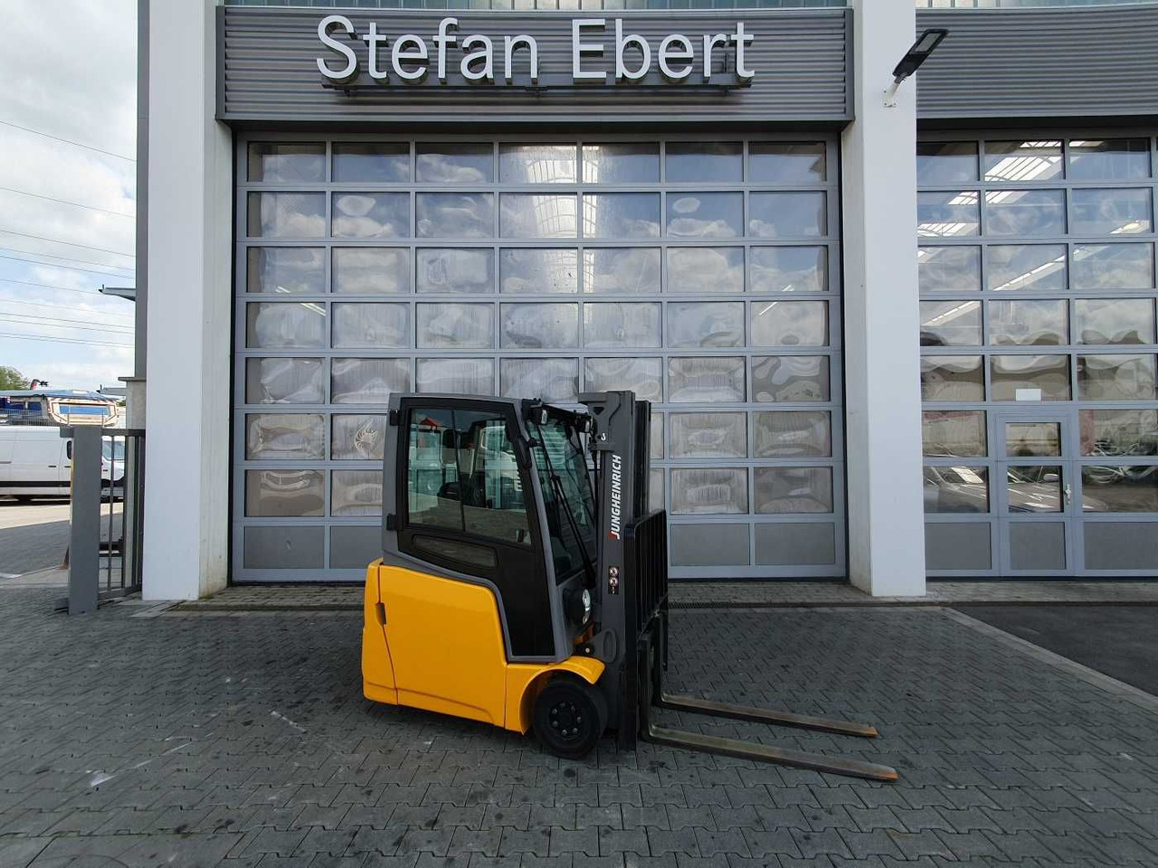 Jungheinrich EFG 215 / Triplex: 4.25m! / SS / 4.166h / 2024 - Electric forklift: picture 1 Jungheinrich EFG 215 / Triplex: 4.25m! / SS / 4.166h / 2024 - Electric forklift: picture 1