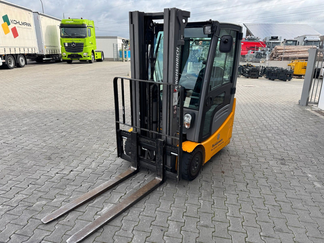 Jungheinrich EFG 215 / Triplex: 4.25m! / SS / nur 716h! - Electric forklift: picture 5 Jungheinrich EFG 215 / Triplex: 4.25m! / SS / nur 716h! - Electric forklift: picture 5