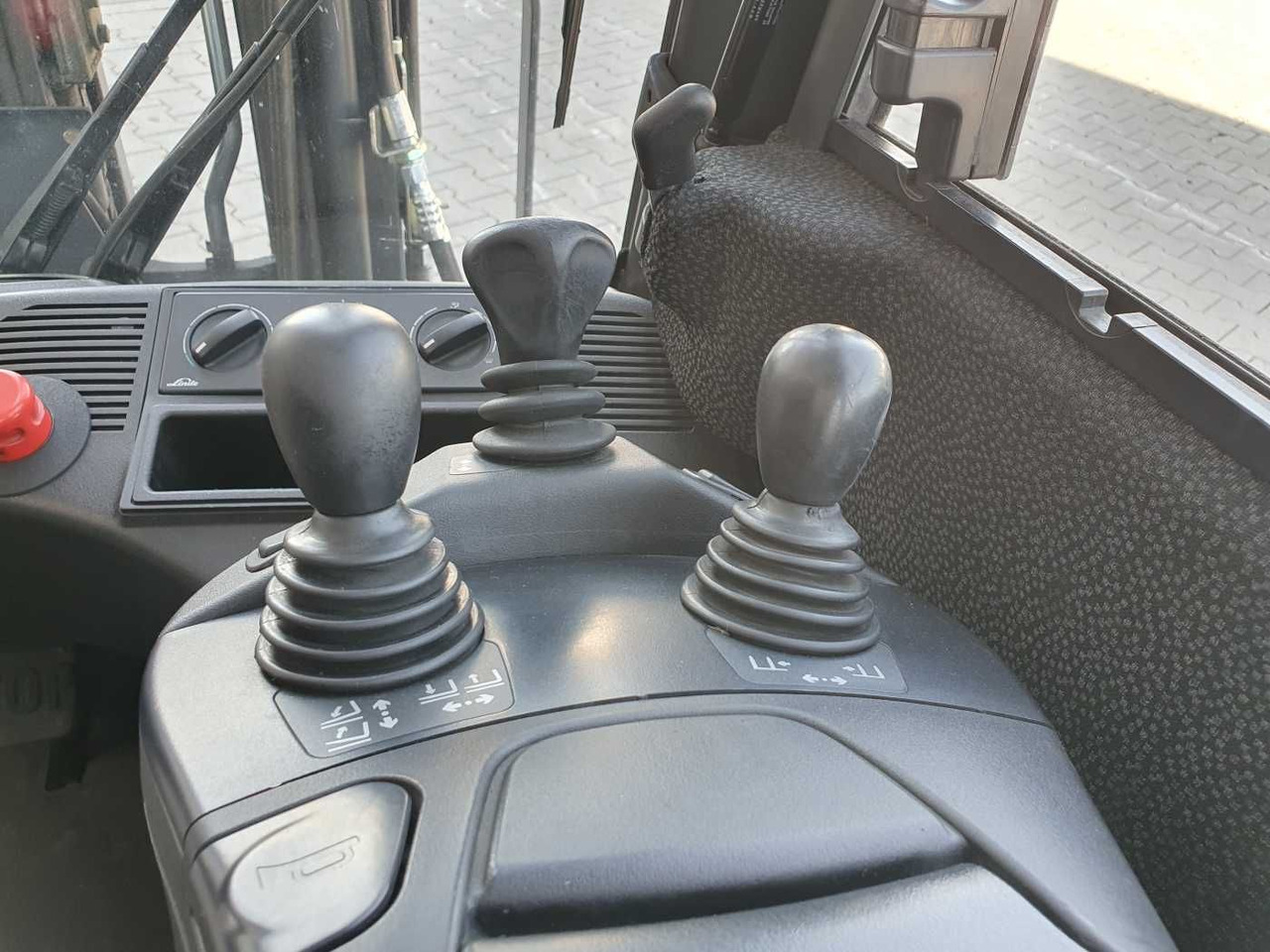 Electric forklift Linde E14 - 01 / Triplex: 4.10m! / SS / nur 2.899h!: picture 13 Electric forklift Linde E14 - 01 / Triplex: 4.10m! / SS / nur 2.899h!: picture 13