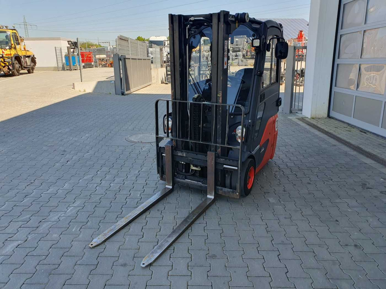 Electric forklift Linde E14 - 01 / Triplex: 4.10m! / SS / nur 2.899h!: picture 8 Electric forklift Linde E14 - 01 / Triplex: 4.10m! / SS / nur 2.899h!: picture 8