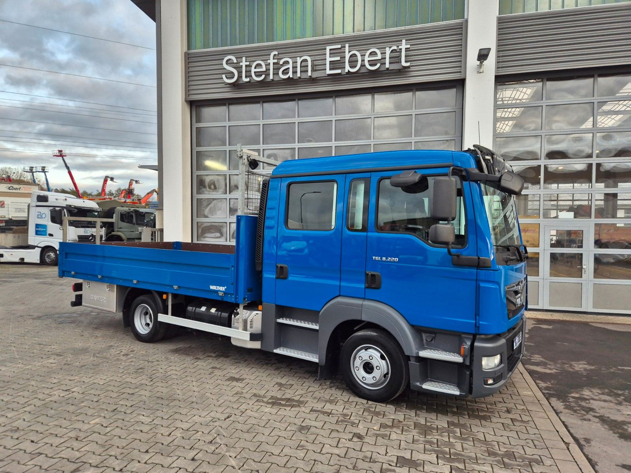 MAN TGL 8.220 4x2 BL Doka 7 Sitze AHK Klima Standh. - Open body delivery van, Crew cab van: picture 2 MAN TGL 8.220 4x2 BL Doka 7 Sitze AHK Klima Standh. - Open body delivery van, Crew cab van: picture 2