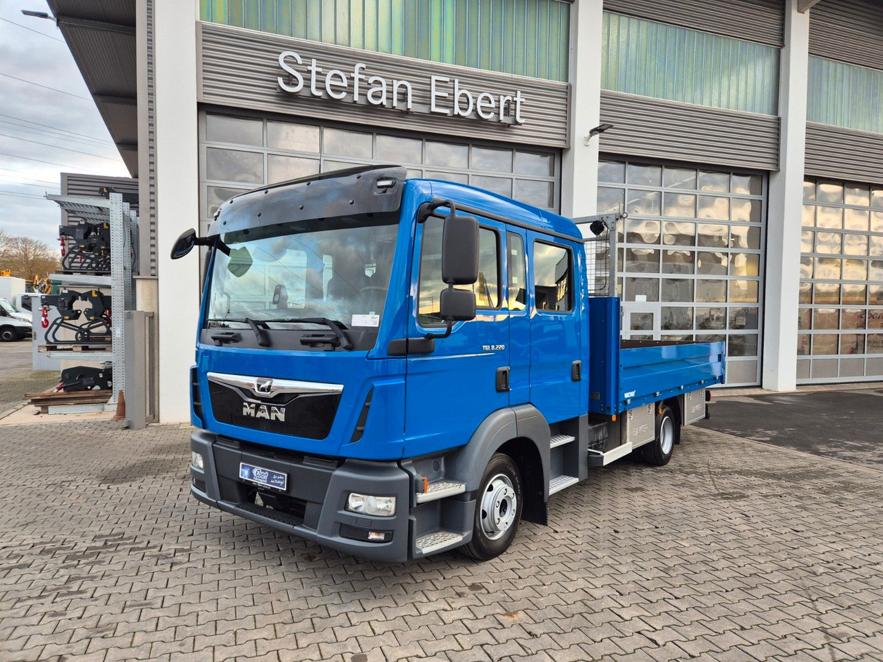 MAN TGL 8.220 4x2 BL Doka 7 Sitze AHK Klima Standh. - Open body delivery van, Crew cab van: picture 3 MAN TGL 8.220 4x2 BL Doka 7 Sitze AHK Klima Standh. - Open body delivery van, Crew cab van: picture 3