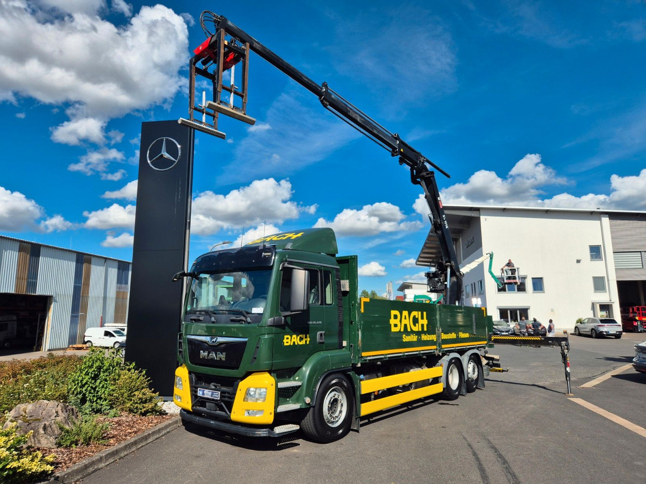 MAN TGS 26.420 6x2-4 LL Hiab 177K PRO 2 Stück - Dropside/ Flatbed truck: picture 1 MAN TGS 26.420 6x2-4 LL Hiab 177K PRO 2 Stück - Dropside/ Flatbed truck: picture 1