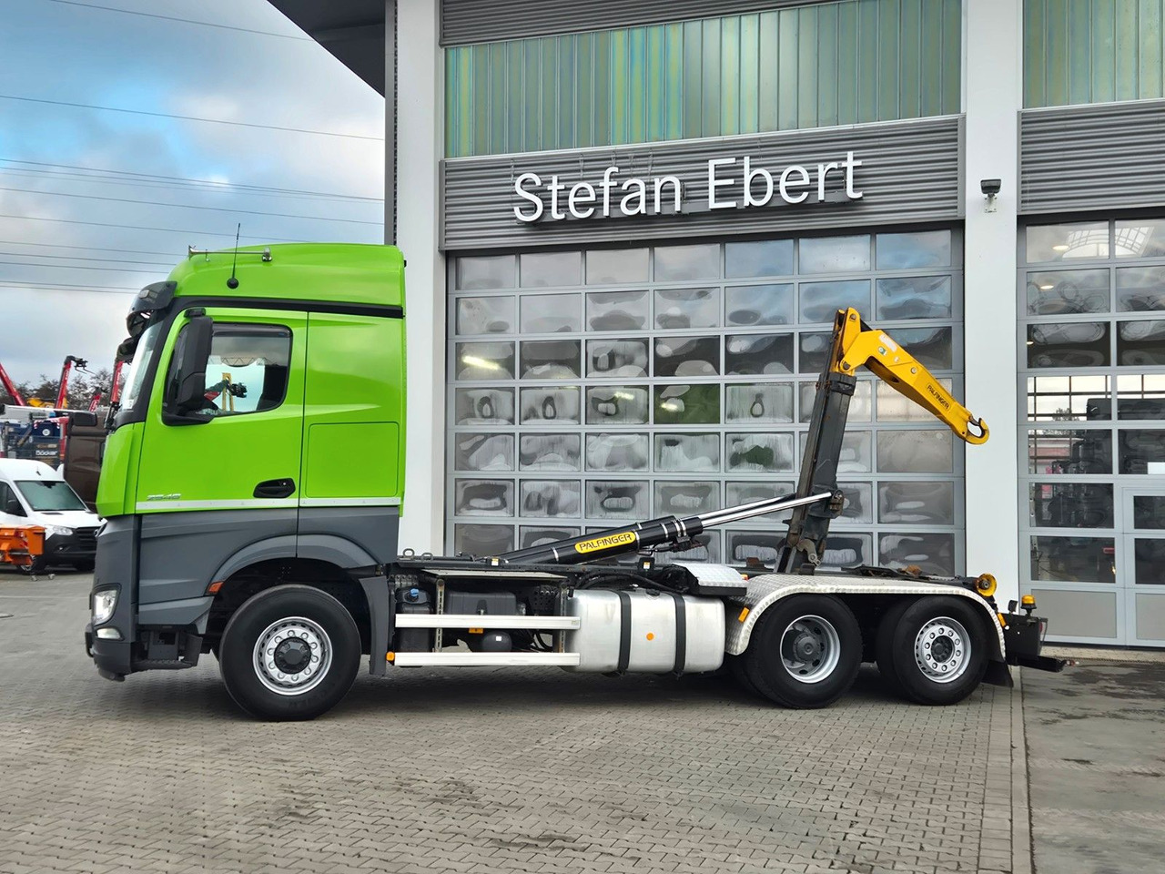 Mercedes-Benz Arocs 2548 L 6x2/4 HAD Palfinger T20A AHK - Hook lift truck: picture 5 Mercedes-Benz Arocs 2548 L 6x2/4 HAD Palfinger T20A AHK - Hook lift truck: picture 5