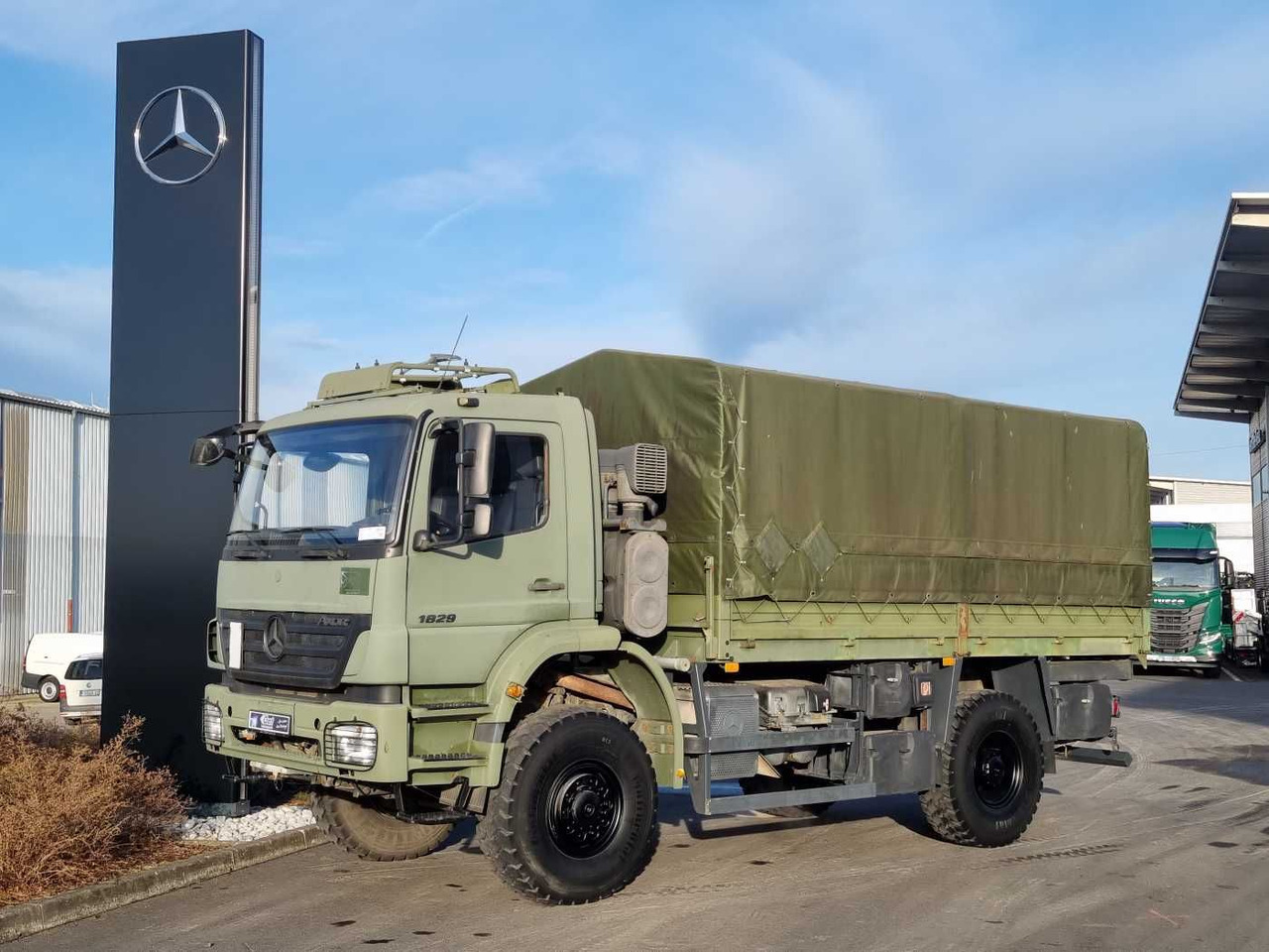 Mercedes-Benz Axor 1829 A 4x4 Pritsche/Plane 10 Stück - Curtain side truck: picture 3 Mercedes-Benz Axor 1829 A 4x4 Pritsche/Plane 10 Stück - Curtain side truck: picture 3
