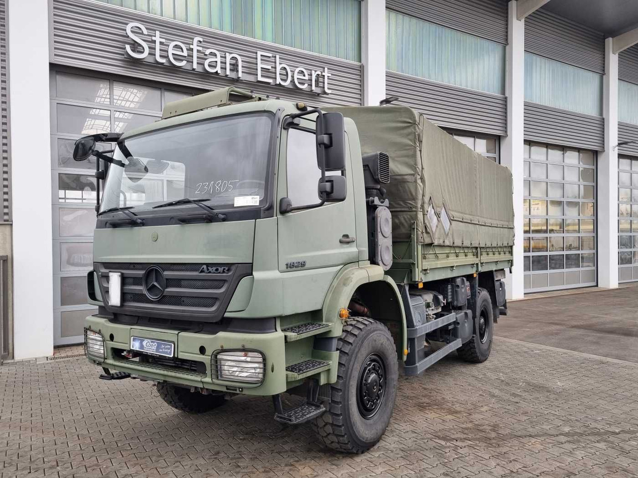 Mercedes-Benz Axor 1829 A 4x4 Pritsche/Plane 10 Stück - Dropside/ Flatbed truck: picture 2 Mercedes-Benz Axor 1829 A 4x4 Pritsche/Plane 10 Stück - Dropside/ Flatbed truck: picture 2