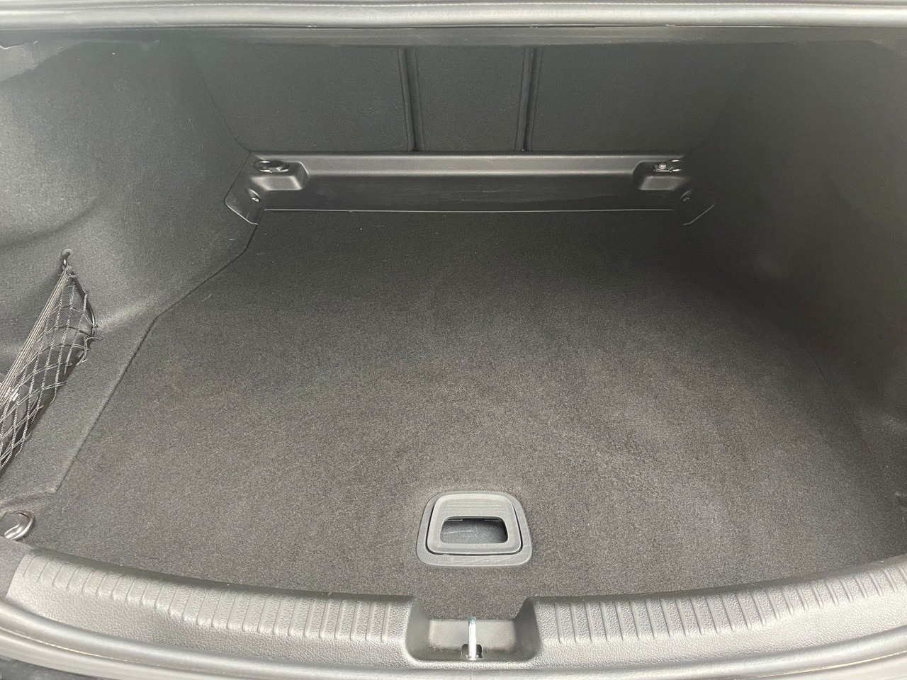 Mercedes-Benz C 200 d AVANTGARDE LED+AHK+R-Kamera+MBUX+ - Saloon car: picture 5 Mercedes-Benz C 200 d AVANTGARDE LED+AHK+R-Kamera+MBUX+ - Saloon car: picture 5