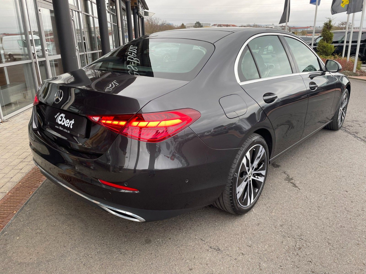 Mercedes-Benz C 300 e Avantgarde Digital+S-Dach+AHK+Distr+ - Saloon car: picture 5 Mercedes-Benz C 300 e Avantgarde Digital+S-Dach+AHK+Distr+ - Saloon car: picture 5