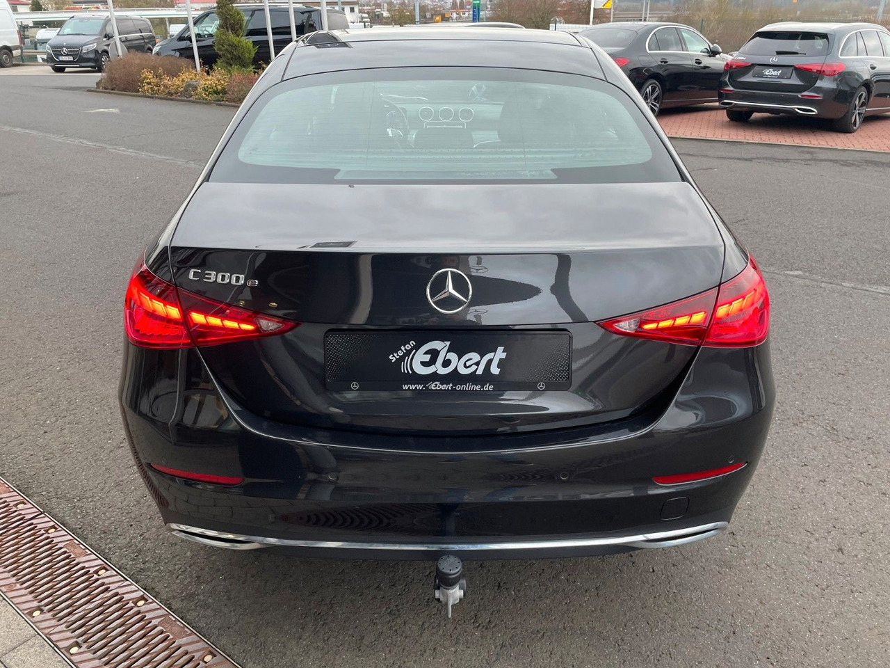 Mercedes-Benz C 300 e Avantgarde Digital+S-Dach+AHK+Distr+ - Saloon car: picture 4 Mercedes-Benz C 300 e Avantgarde Digital+S-Dach+AHK+Distr+ - Saloon car: picture 4