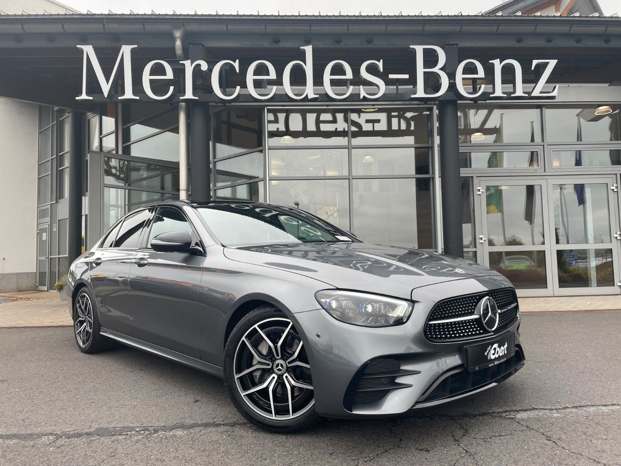 Mercedes-Benz E 220 d AMG+MBeam+Pano+Distr+R-Kamera - Saloon car: picture 1 Mercedes-Benz E 220 d AMG+MBeam+Pano+Distr+R-Kamera - Saloon car: picture 1