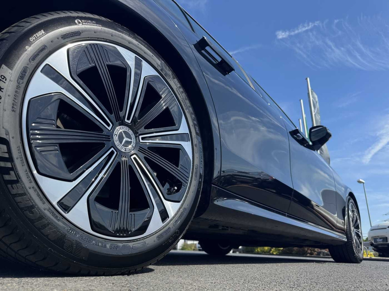 Mercedes-Benz E 220d Avantgarde+Pano+AHK+Distr+19Zoll+MBUX - Car: picture 5 Mercedes-Benz E 220d Avantgarde+Pano+AHK+Distr+19Zoll+MBUX - Car: picture 5