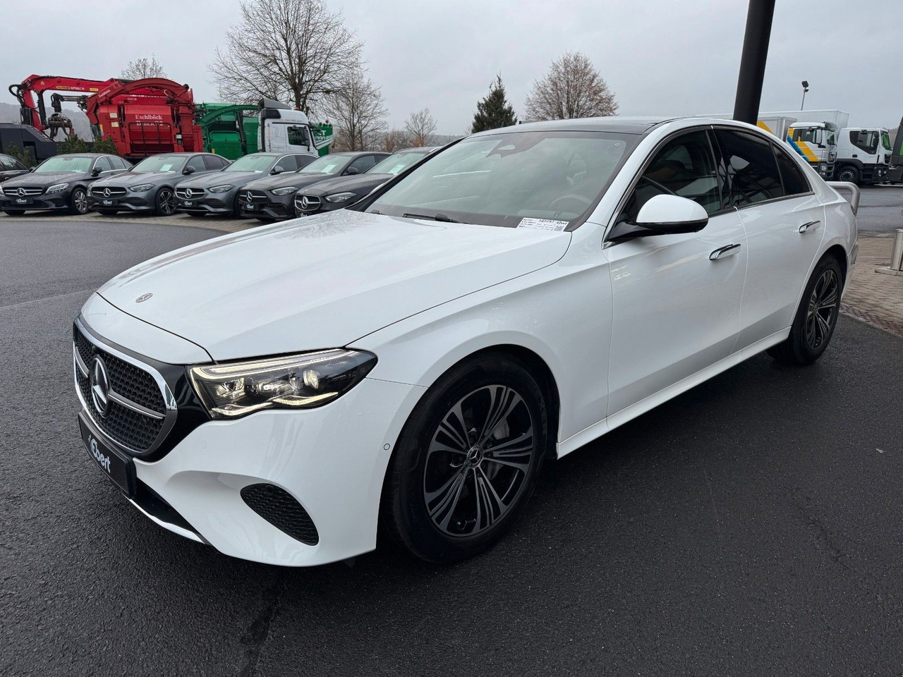 Mercedes-Benz E 450 4M Avantgarde+Pano+DistrPro+Digital+360 - Saloon car: picture 3 Mercedes-Benz E 450 4M Avantgarde+Pano+DistrPro+Digital+360 - Saloon car: picture 3