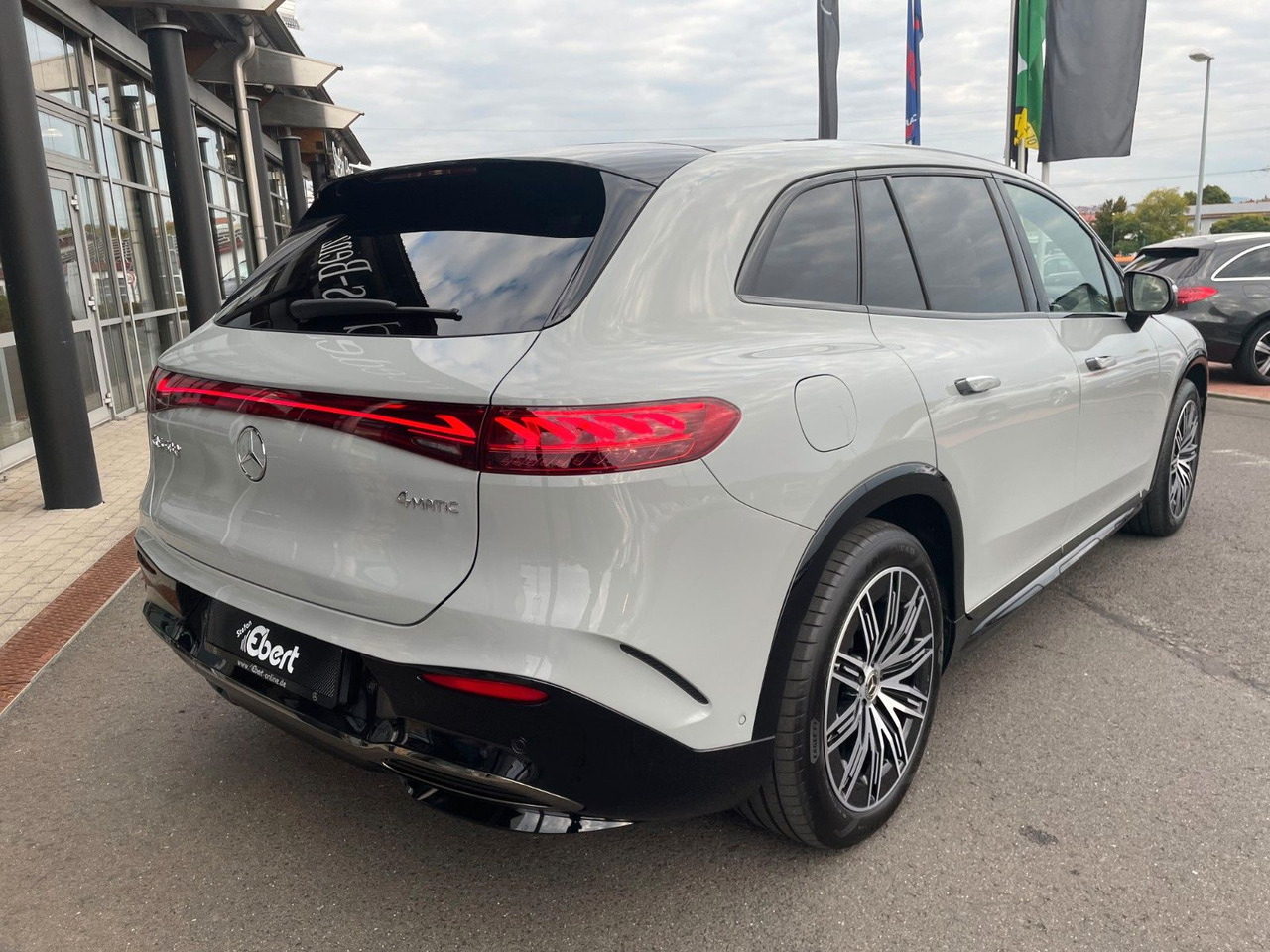 Mercedes-Benz EQS SUV 580 AMG DigL+AIR+HUD+Hyper+Burm+Pano - SUV: picture 4 Mercedes-Benz EQS SUV 580 AMG DigL+AIR+HUD+Hyper+Burm+Pano - SUV: picture 4
