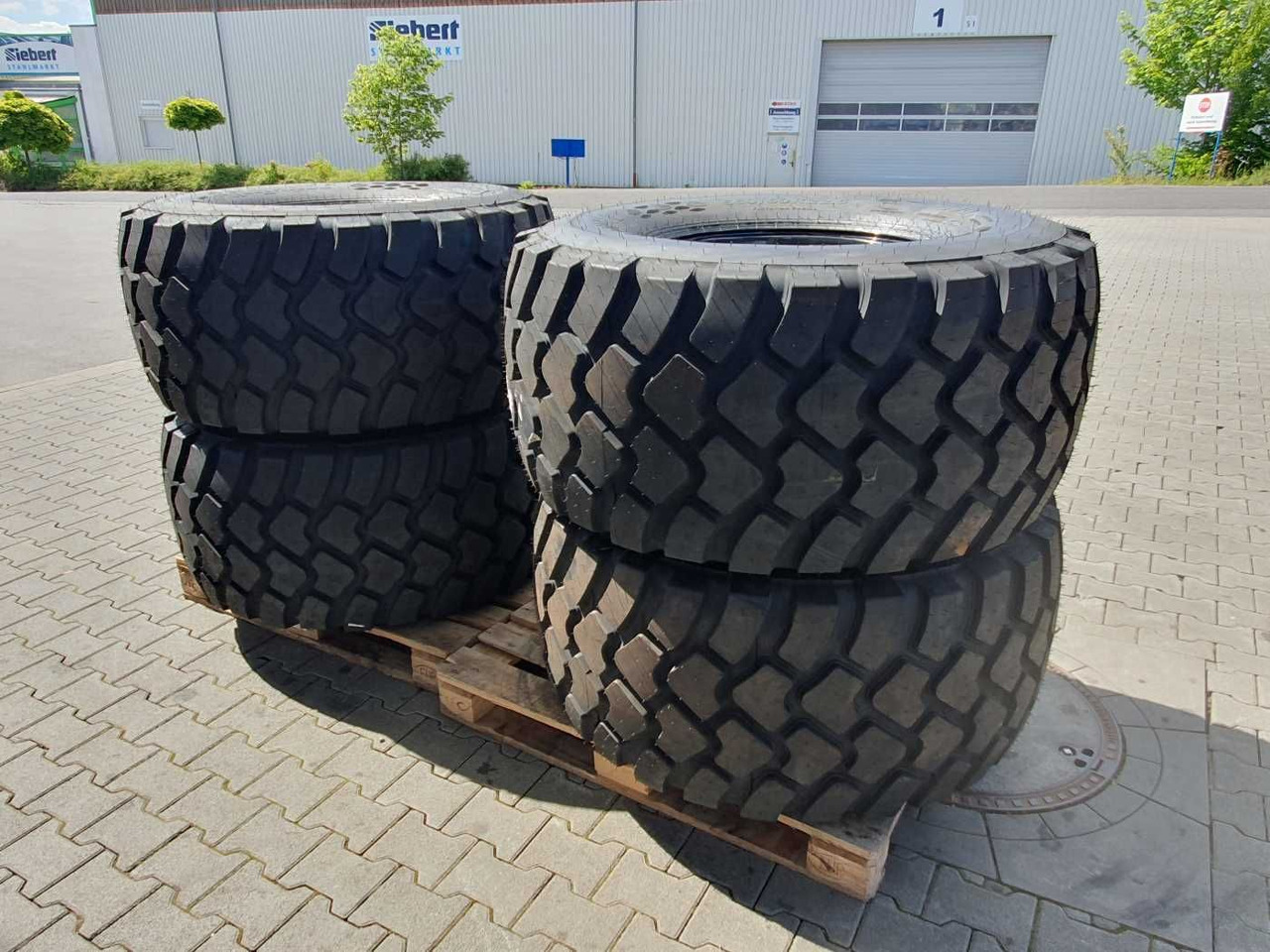 Mercedes-Benz Radlader Reifen mit Felge / NEU / lagernd - Wheel and tire package for Agricultural machinery: picture 5 Mercedes-Benz Radlader Reifen mit Felge / NEU / lagernd - Wheel and tire package for Agricultural machinery: picture 5
