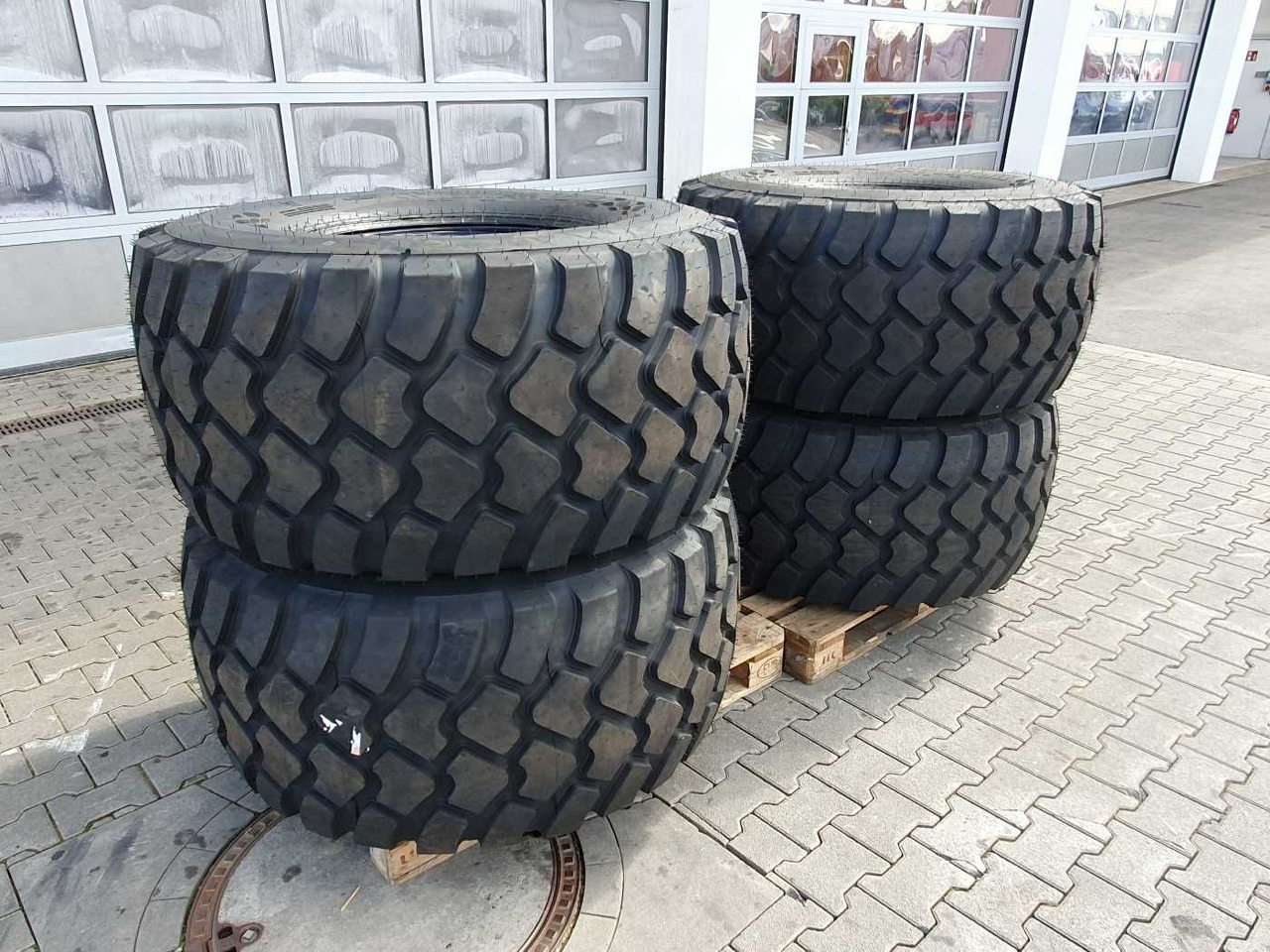Mercedes-Benz Radlader Reifen mit Felge / NEU / lagernd - Wheel and tire package for Agricultural machinery: picture 3 Mercedes-Benz Radlader Reifen mit Felge / NEU / lagernd - Wheel and tire package for Agricultural machinery: picture 3