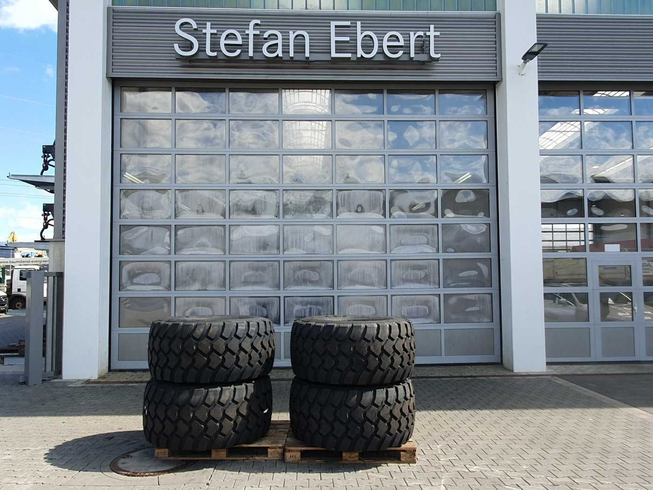 Mercedes-Benz Radlader Reifen mit Felge / NEU / lagernd - Wheel and tire package for Agricultural machinery: picture 1 Mercedes-Benz Radlader Reifen mit Felge / NEU / lagernd - Wheel and tire package for Agricultural machinery: picture 1