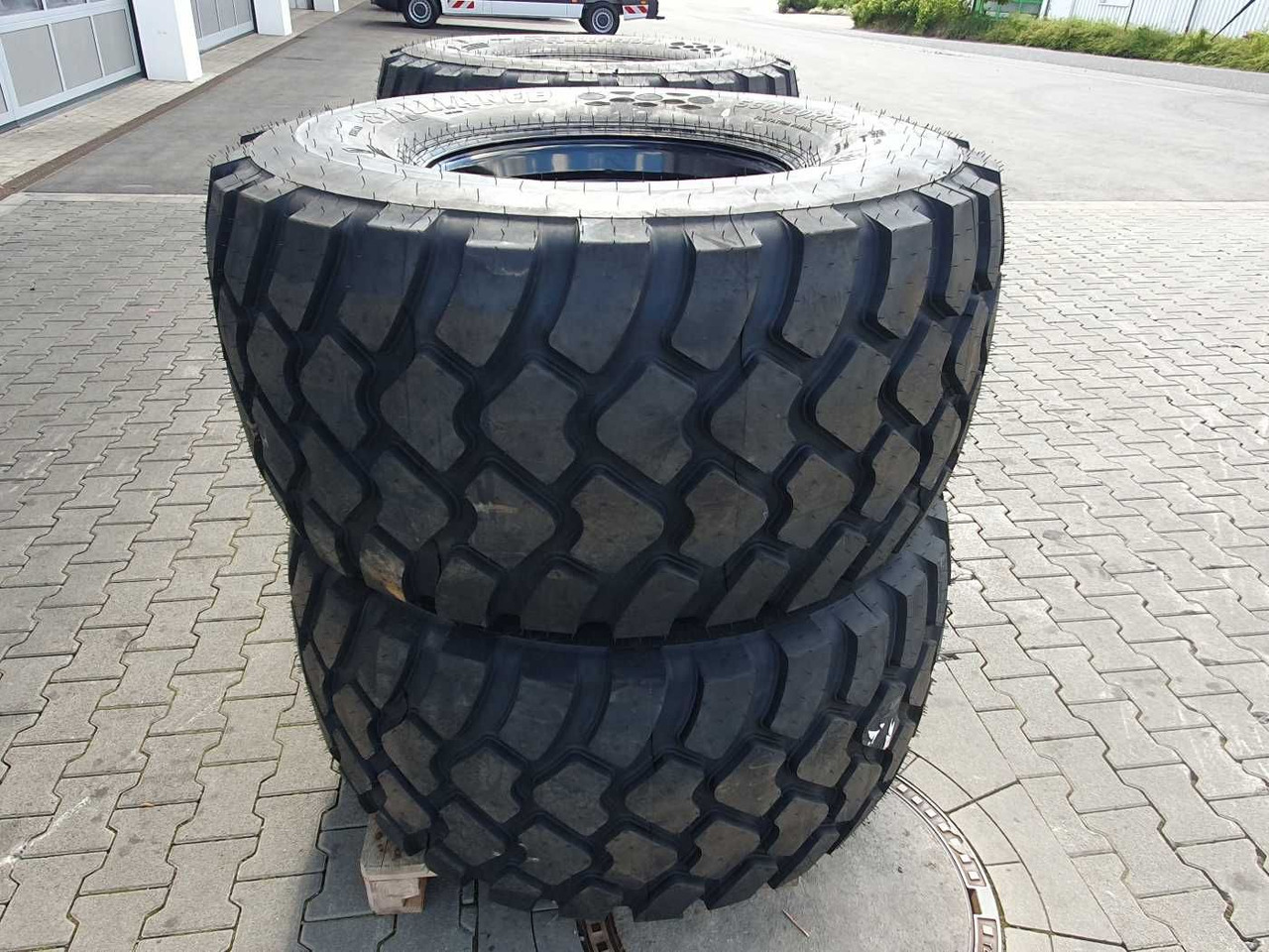 Mercedes-Benz Radlader Reifen mit Felge / NEU / lagernd - Wheel and tire package for Agricultural machinery: picture 4 Mercedes-Benz Radlader Reifen mit Felge / NEU / lagernd - Wheel and tire package for Agricultural machinery: picture 4