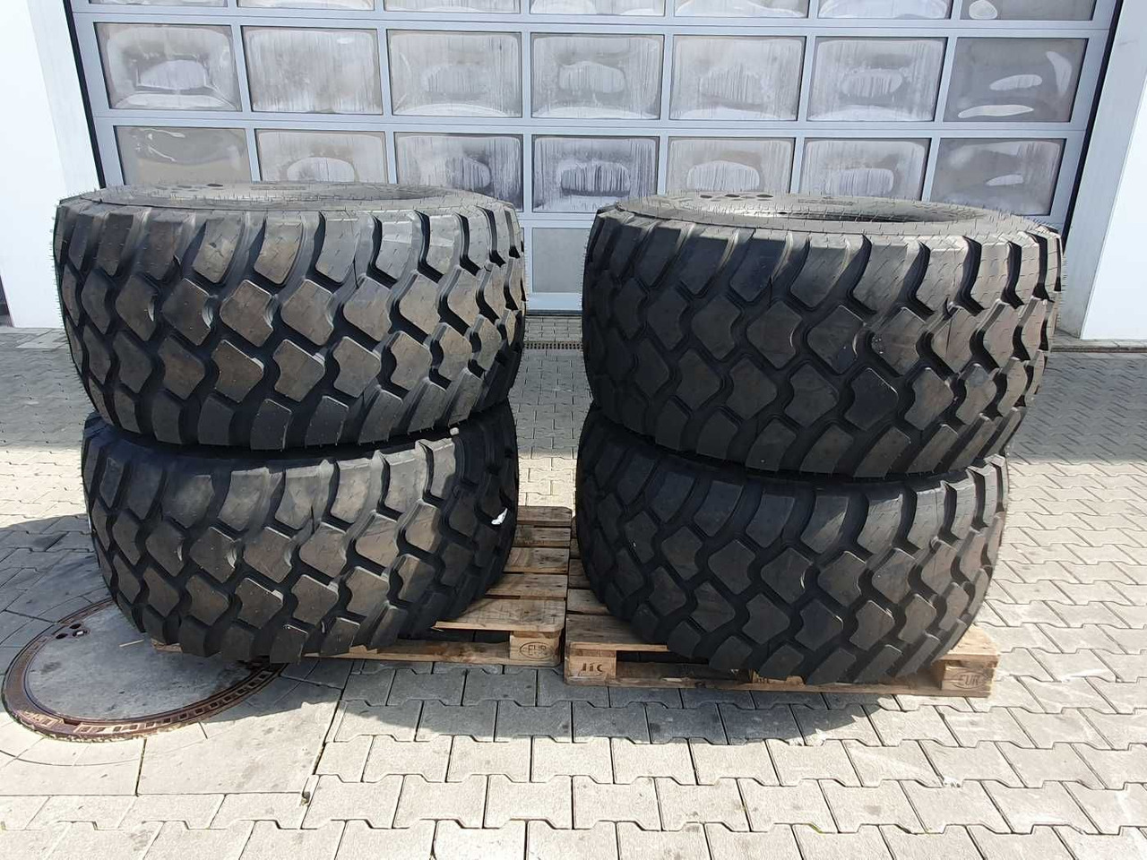 Mercedes-Benz Radlader Reifen mit Felge / NEU / lagernd - Wheel and tire package for Agricultural machinery: picture 2 Mercedes-Benz Radlader Reifen mit Felge / NEU / lagernd - Wheel and tire package for Agricultural machinery: picture 2