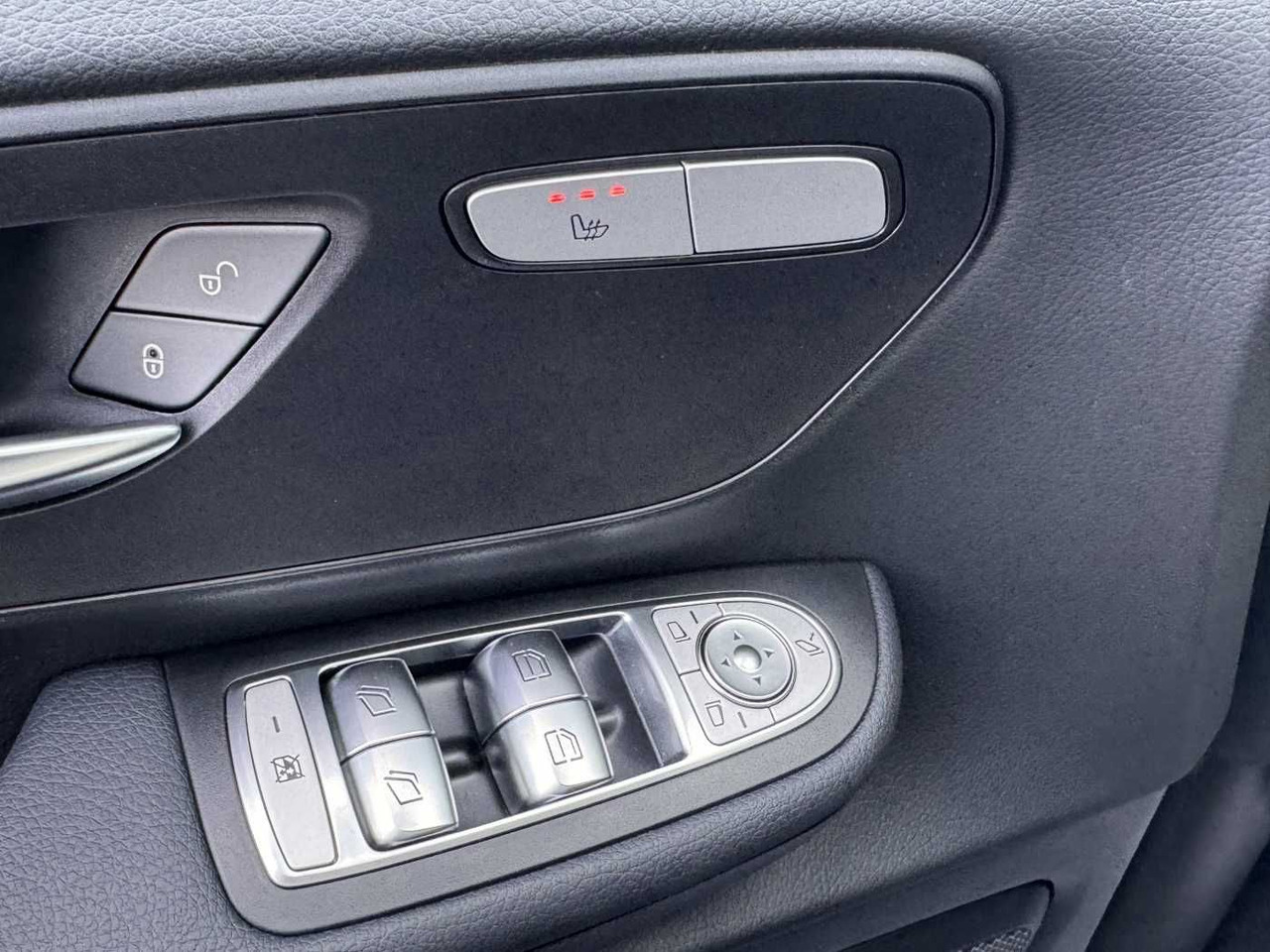 People carrier Mercedes-Benz V 220 d EDITION DISTRONIC MBUX Kamera 6Sitze: picture 15