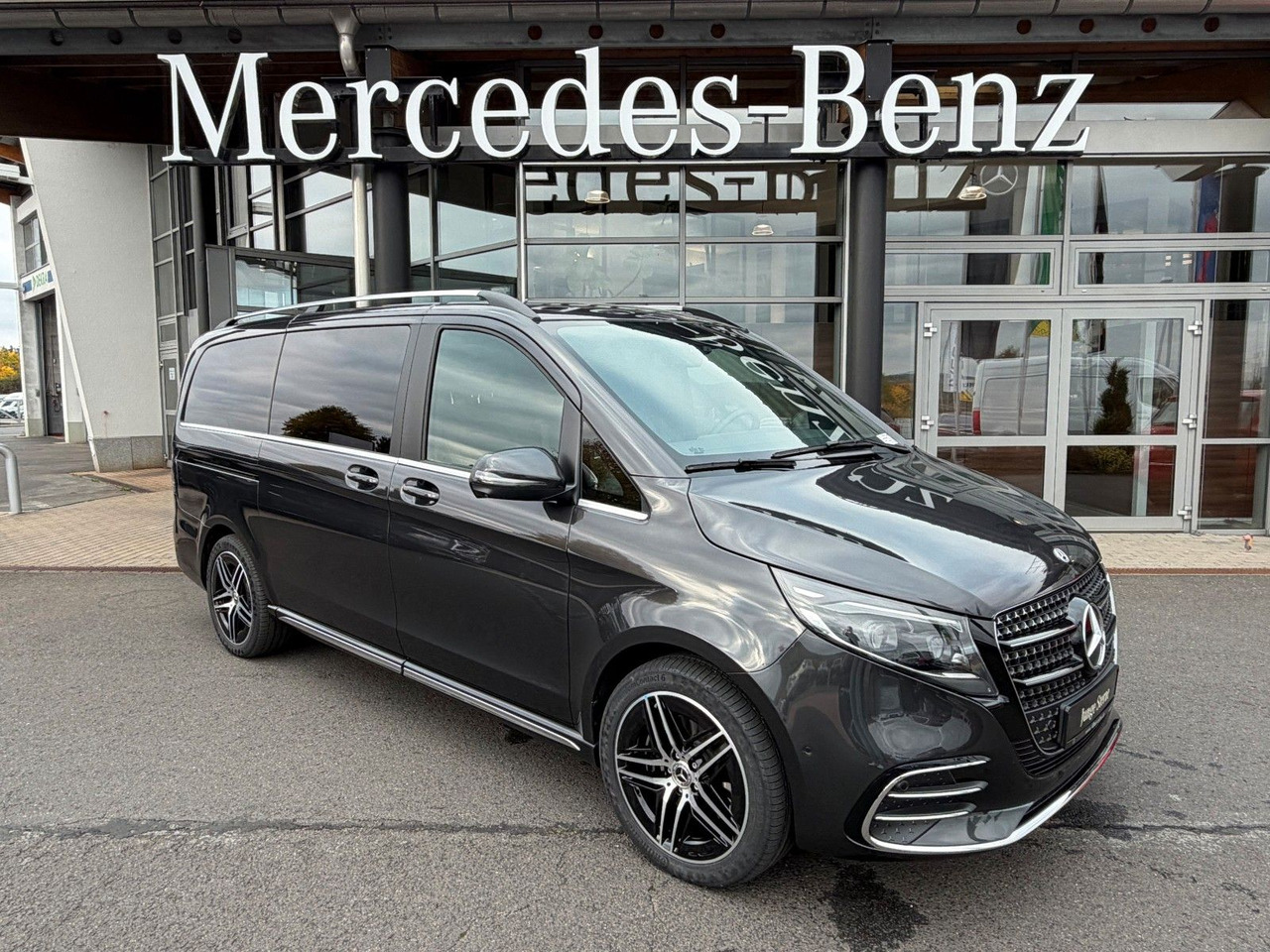 Mercedes-Benz V 300 d 4MATIC EXCLUSIVE AMG Panorama Standheiz - Estate car: picture 1 Mercedes-Benz V 300 d 4MATIC EXCLUSIVE AMG Panorama Standheiz - Estate car: picture 1