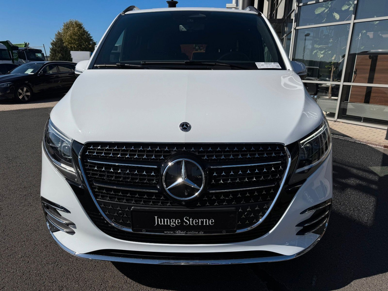 Mercedes-Benz V 300 d 4MATIC EXCLUSIVE AMG Tische AHK2,5to - People carrier: picture 2 Mercedes-Benz V 300 d 4MATIC EXCLUSIVE AMG Tische AHK2,5to - People carrier: picture 2