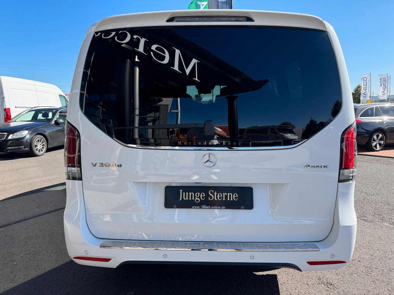 Mercedes-Benz V 300 d 4MATIC EXCLUSIVE AMG Tische AHK2,5to - People carrier: picture 5 Mercedes-Benz V 300 d 4MATIC EXCLUSIVE AMG Tische AHK2,5to - People carrier: picture 5