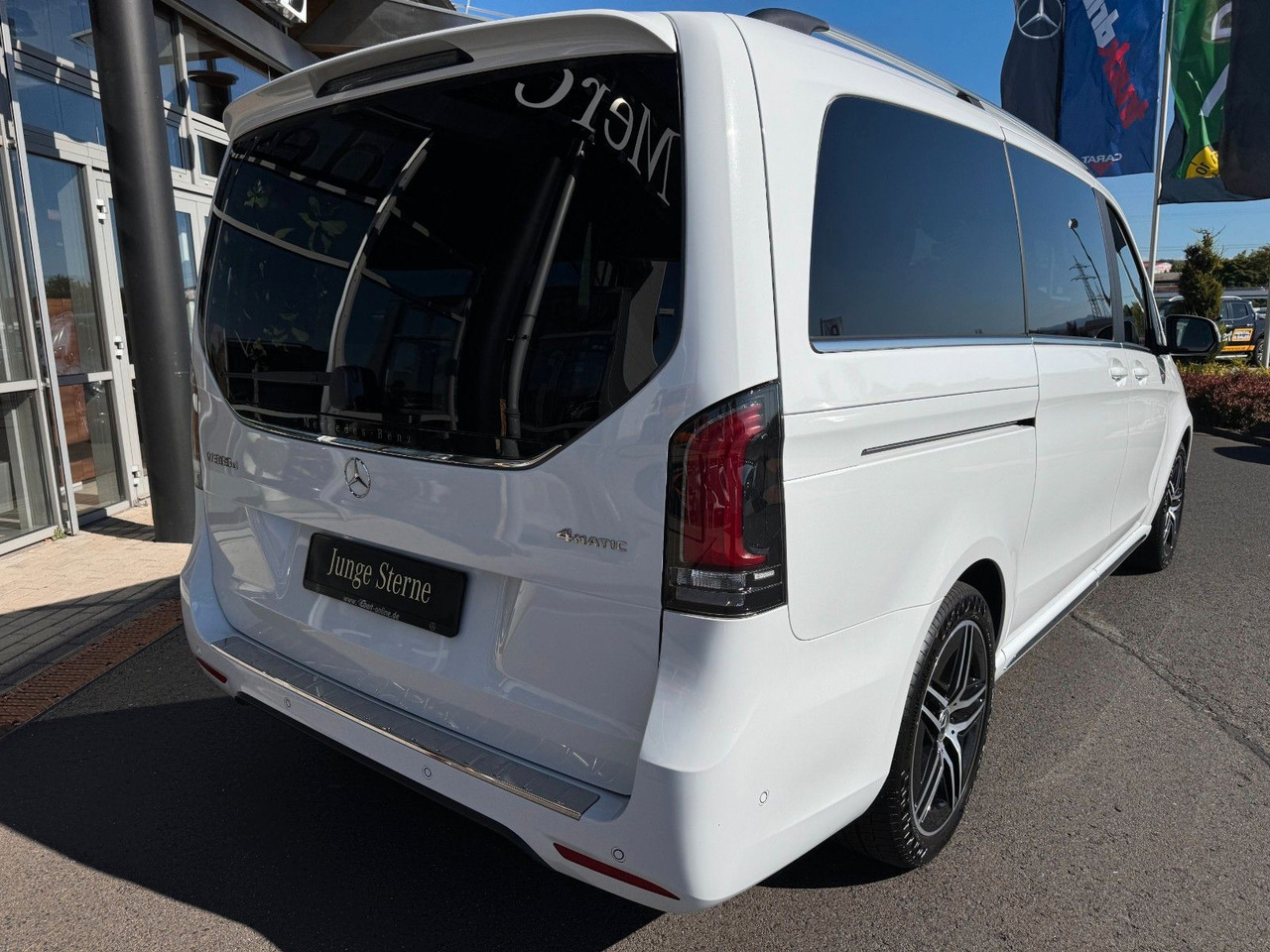 Mercedes-Benz V 300 d 4MATIC EXCLUSIVE AMG Tische AHK2,5to - People carrier: picture 4 Mercedes-Benz V 300 d 4MATIC EXCLUSIVE AMG Tische AHK2,5to - People carrier: picture 4