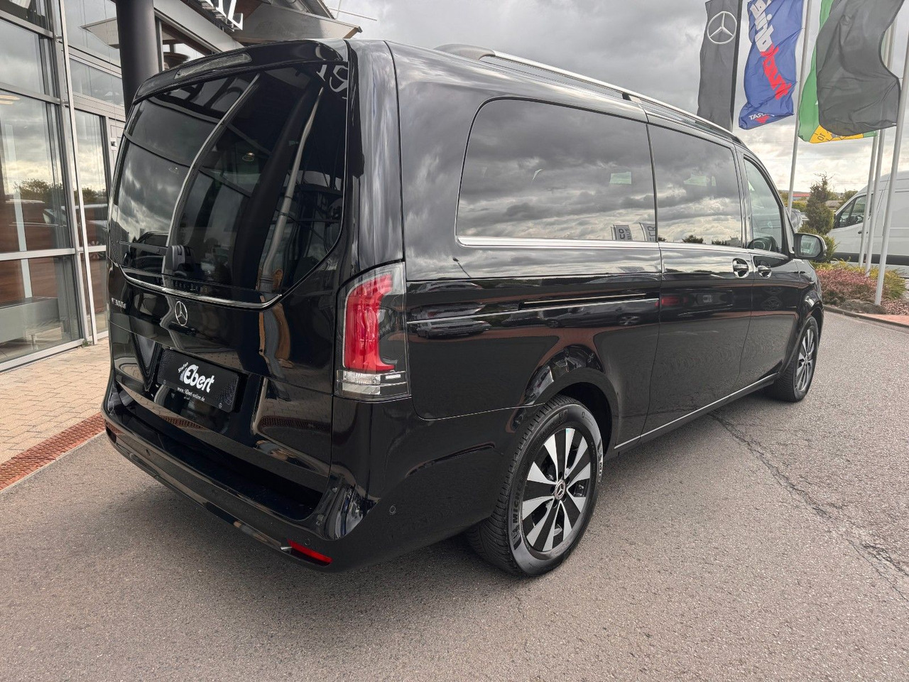 Mercedes-Benz V 300 d AVANTGARDE Extralang 360Kamera Standheiz - People carrier: picture 4 Mercedes-Benz V 300 d AVANTGARDE Extralang 360Kamera Standheiz - People carrier: picture 4