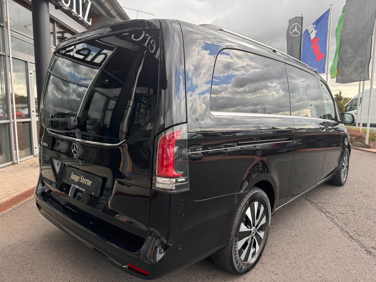 Mercedes-Benz V 300 d AVANTGARDE Extralang 360Kamera Standheiz - People carrier: picture 4 Mercedes-Benz V 300 d AVANTGARDE Extralang 360Kamera Standheiz - People carrier: picture 4