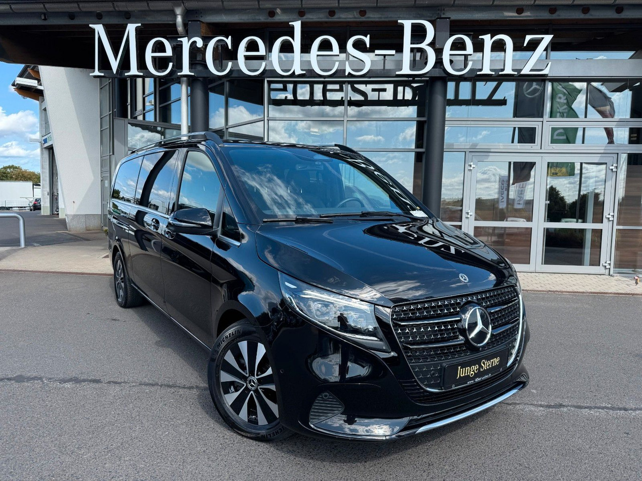 Mercedes-Benz V 300 d AVANTGARDE Extralang 360Kamera Standheiz - People carrier: picture 1 Mercedes-Benz V 300 d AVANTGARDE Extralang 360Kamera Standheiz - People carrier: picture 1