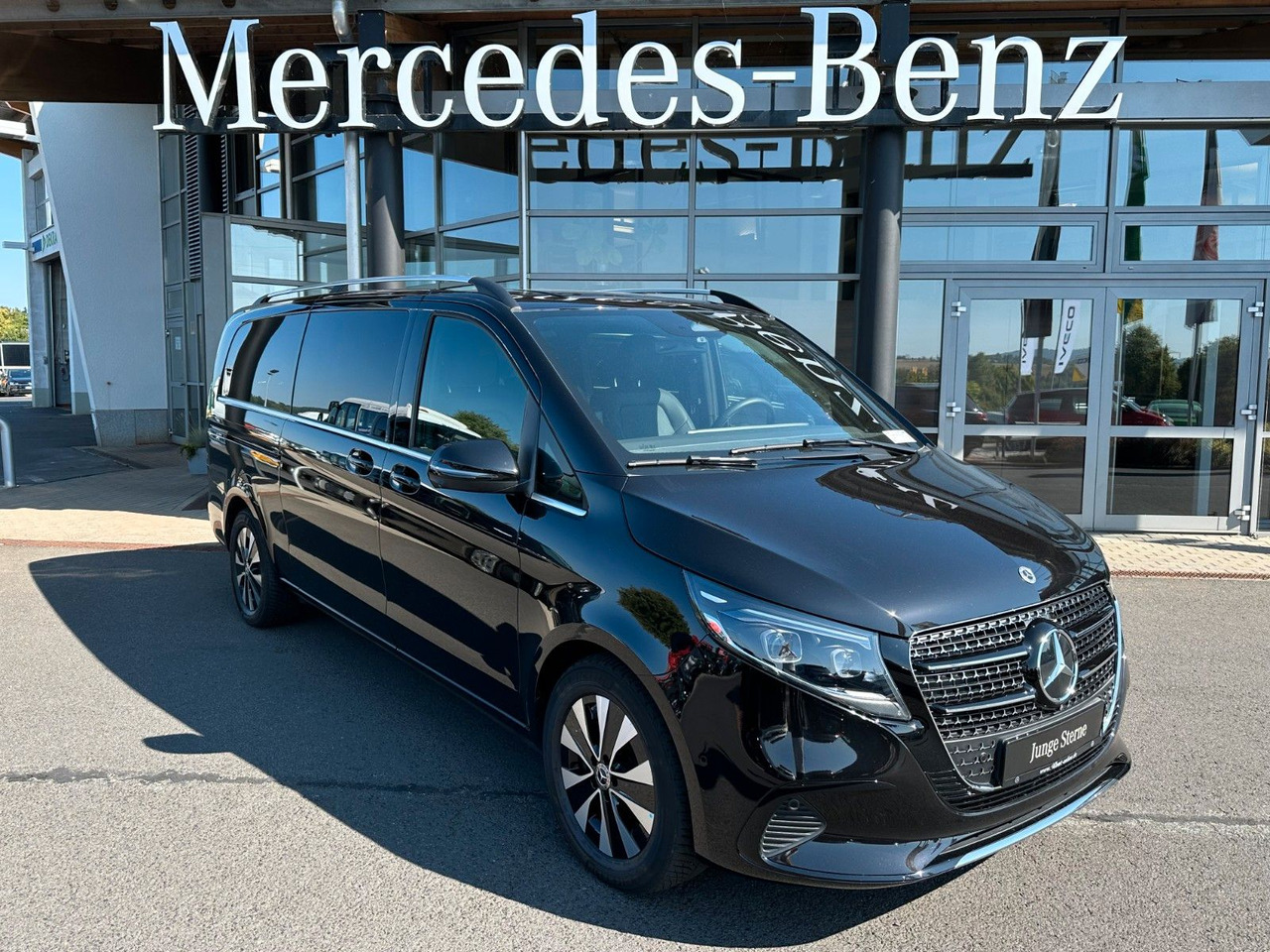 Mercedes-Benz V 300 d AVANTGARDE Extralang 360Kamera Standheiz - People carrier: picture 1 Mercedes-Benz V 300 d AVANTGARDE Extralang 360Kamera Standheiz - People carrier: picture 1