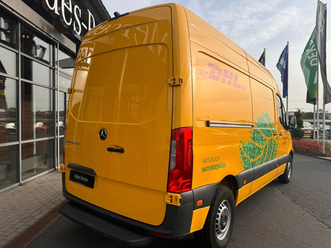 Mercedes-Benz eSprinter 312 DHL Regal KEP-Ausbau - Panel van, Electric van: picture 4 Mercedes-Benz eSprinter 312 DHL Regal KEP-Ausbau - Panel van, Electric van: picture 4