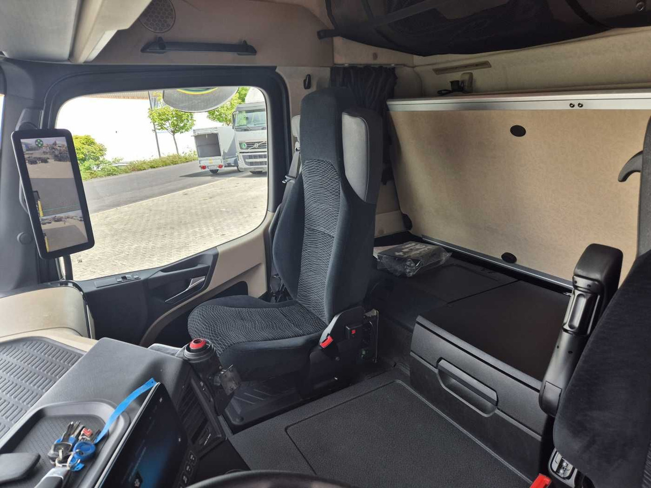 Tractor unit Mercedes-Benz Actros 1840 LSnRL Retarder Hubsattelplatte Xenon: picture 15 Tractor unit Mercedes-Benz Actros 1840 LSnRL Retarder Hubsattelplatte Xenon: picture 15