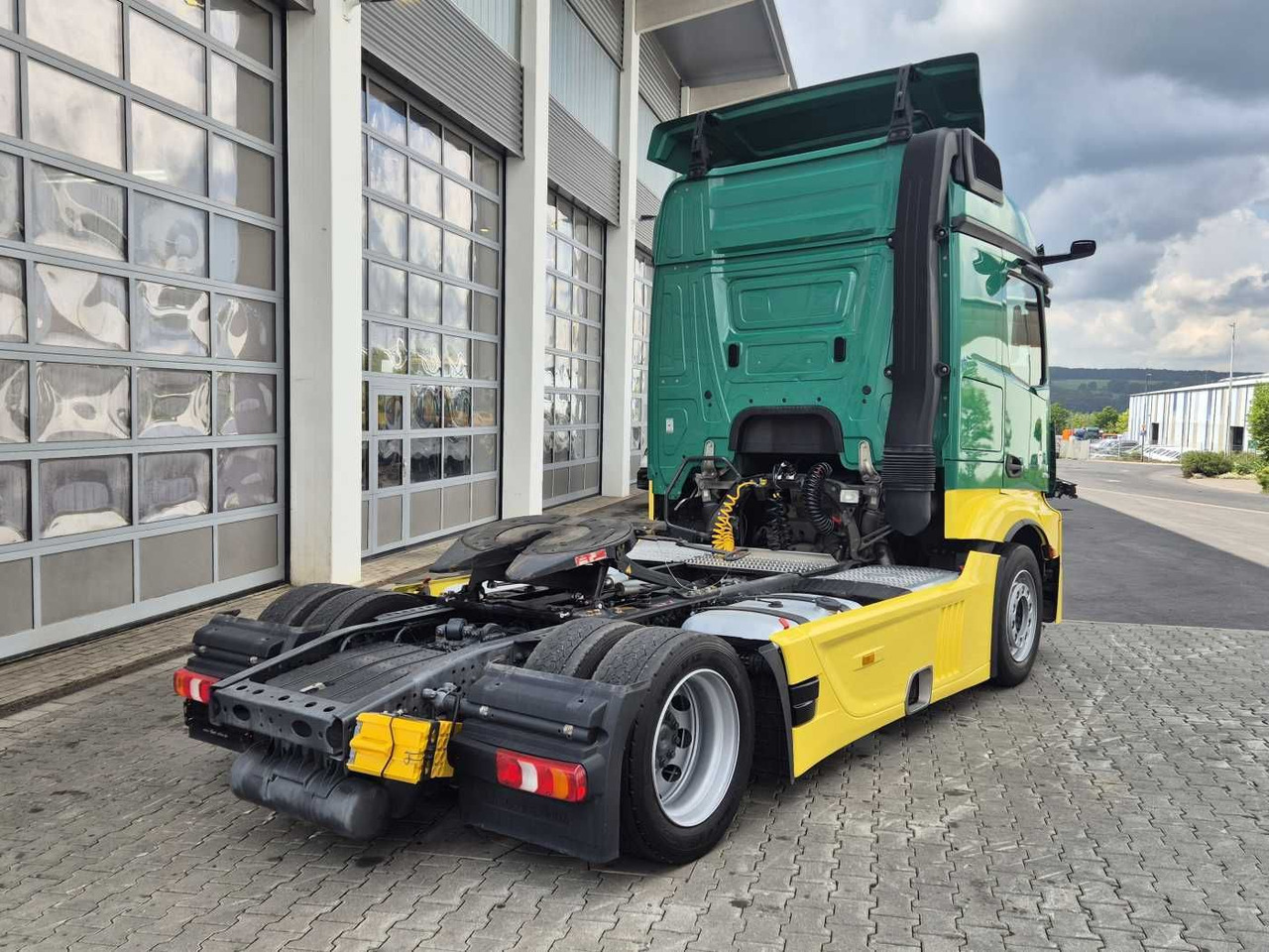 Tractor unit Mercedes-Benz Actros 1840 LSnRL Retarder Hubsattelplatte Xenon: picture 8 Tractor unit Mercedes-Benz Actros 1840 LSnRL Retarder Hubsattelplatte Xenon: picture 8