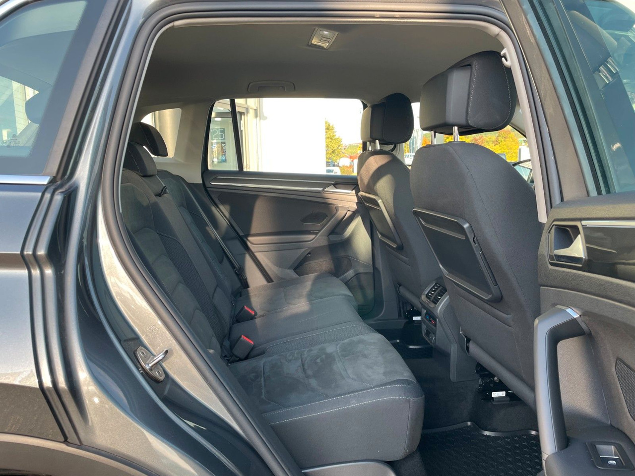 Leasing of  Volkswagen Tiguan 2.0 TSI Highline 4M AHK+LED+DAB+ACC+PDC Volkswagen Tiguan 2.0 TSI Highline 4M AHK+LED+DAB+ACC+PDC: picture 8