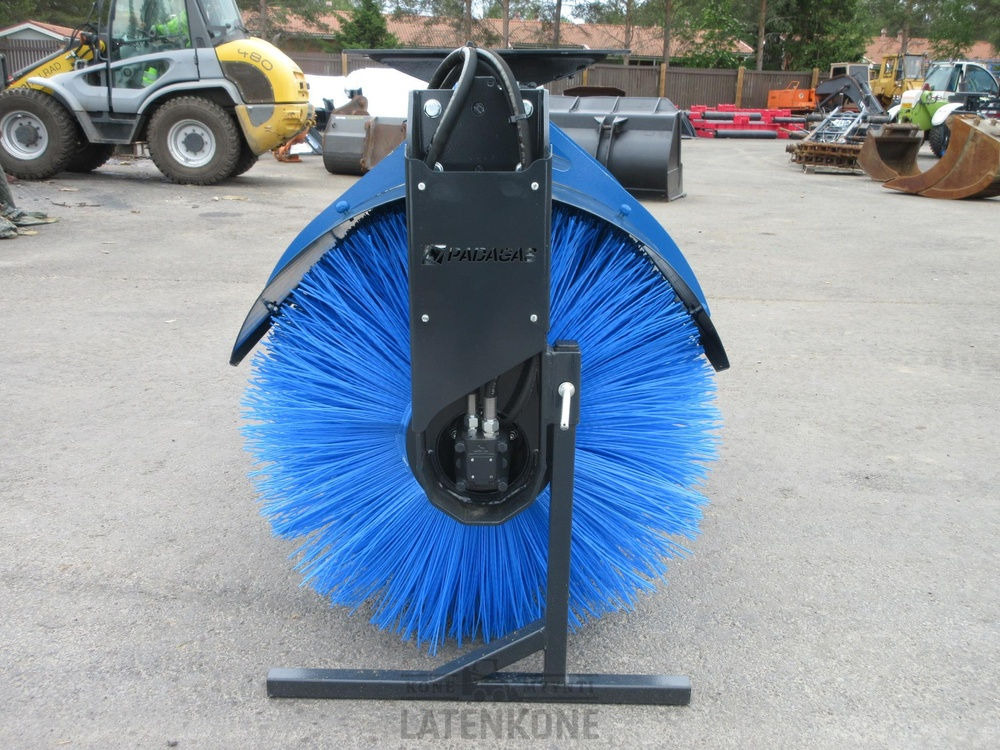 Padagas Puomiharja PIW-150 R ilman kiinnikettä - Broom for Construction machinery: picture 4 Padagas Puomiharja PIW-150 R ilman kiinnikettä - Broom for Construction machinery: picture 4