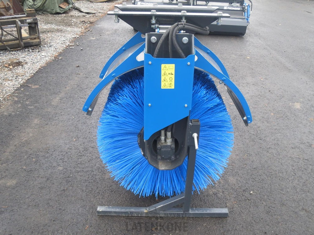 Padagas Puomiharja PIW-60 R ilman kiinnikettä - Broom for Construction machinery: picture 4 Padagas Puomiharja PIW-60 R ilman kiinnikettä - Broom for Construction machinery: picture 4