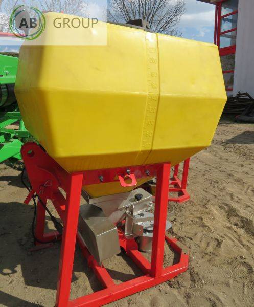 APV Salt spreader 250 l DAMAGED / ON STOCK - Sand/ Salt spreader: picture 3 APV Salt spreader 250 l DAMAGED / ON STOCK - Sand/ Salt spreader: picture 3
