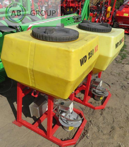 APV Salt spreader 250 l DAMAGED / ON STOCK - Sand/ Salt spreader: picture 1 APV Salt spreader 250 l DAMAGED / ON STOCK - Sand/ Salt spreader: picture 1