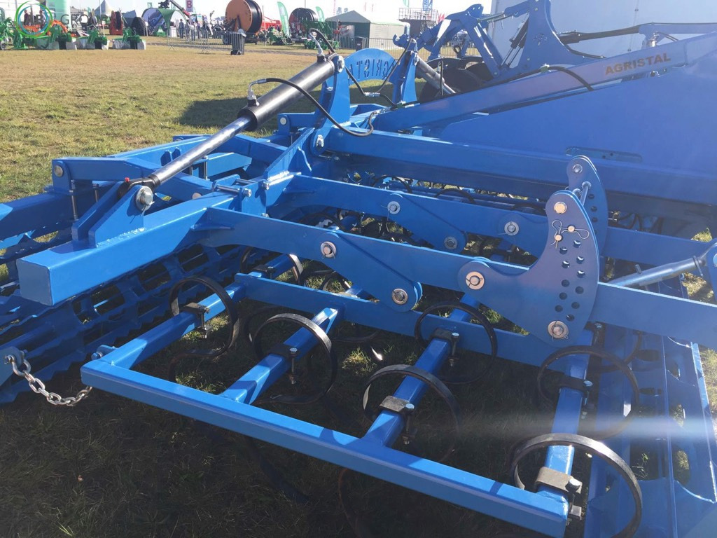 Hydraulically folding seedbed cultivator 4,2 m Agristal AU - Cultivator: picture 4 Hydraulically folding seedbed cultivator 4,2 m Agristal AU - Cultivator: picture 4