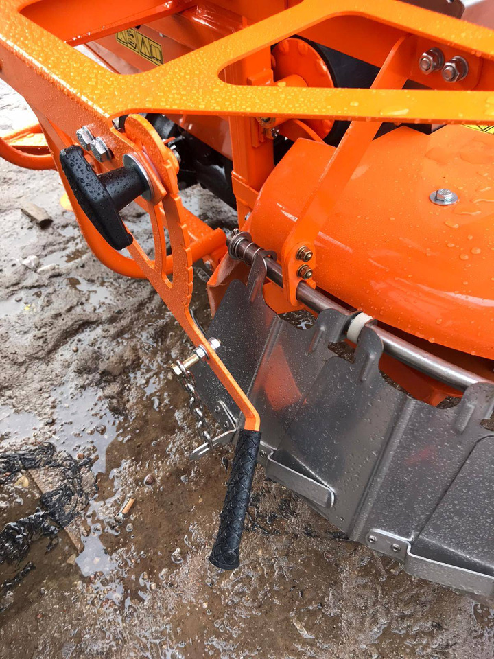 Sand/ Salt spreader POM Augustów salt and sand spreader with communal attachment Motyl N 31M/1: picture 11