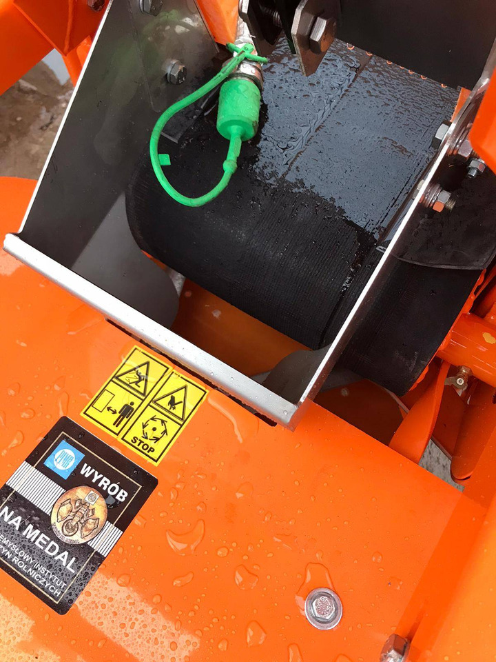 Sand/ Salt spreader POM Augustów salt and sand spreader with communal attachment Motyl N 31M/1: picture 7