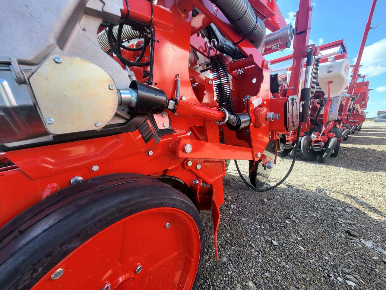 Six-row pneumatic precision seeder with depth fertilization Ozdoken VPKT-DG6 - Precision seeder: picture 3 Six-row pneumatic precision seeder with depth fertilization Ozdoken VPKT-DG6 - Precision seeder: picture 3