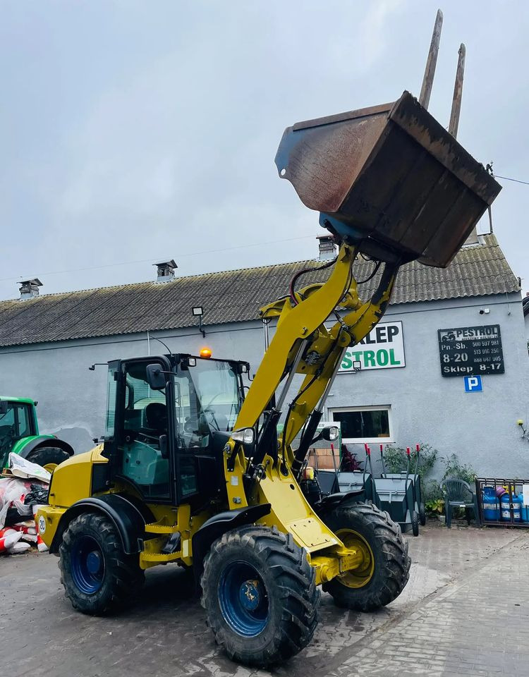 Wheel loader Caterpillar 908H: picture 9