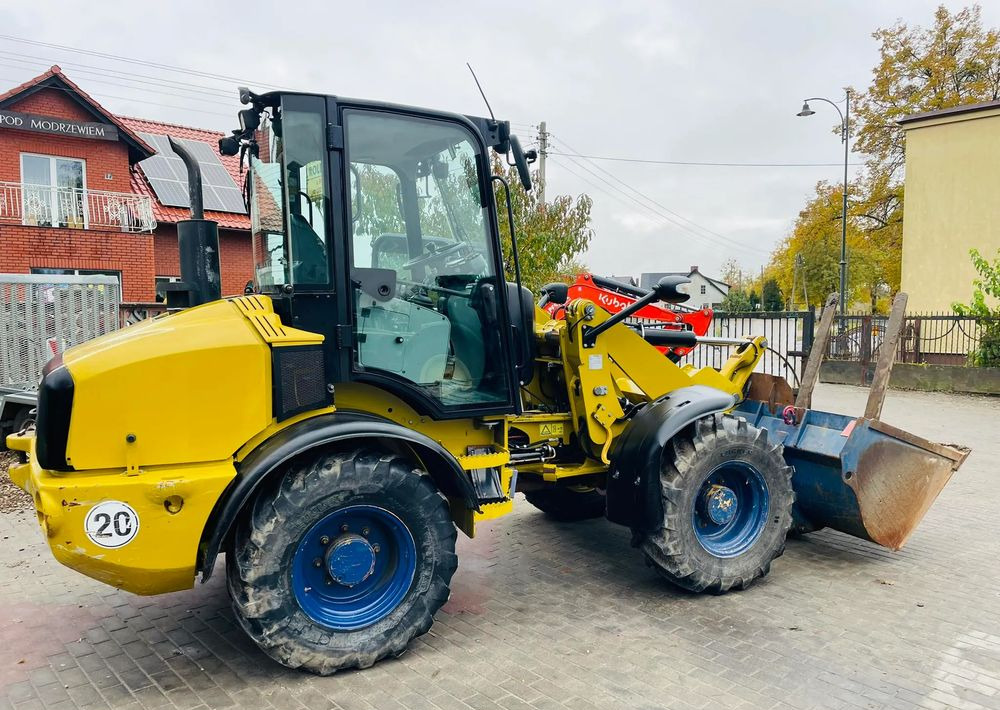 Wheel loader Caterpillar 908H: picture 6