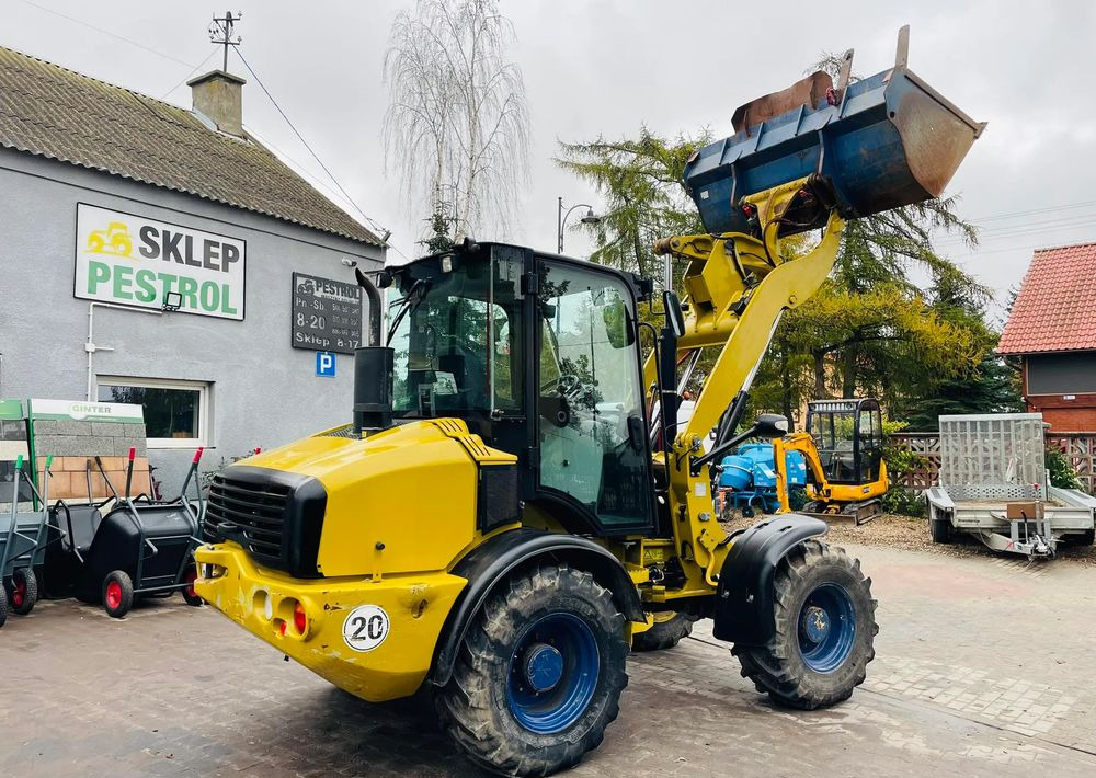 Wheel loader Caterpillar 908H: picture 13