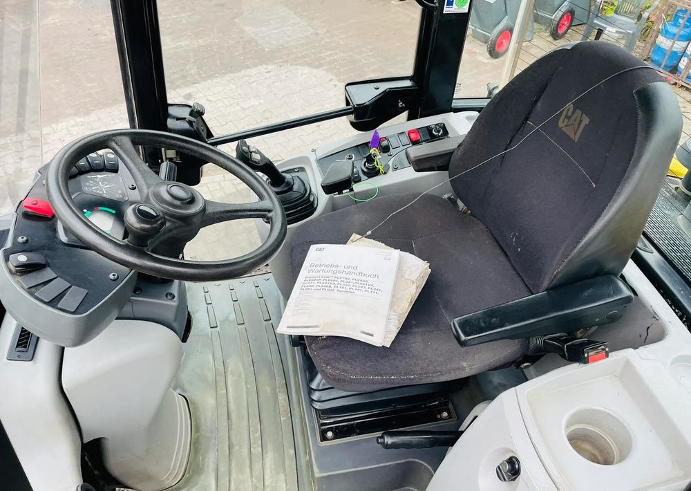 Wheel loader Caterpillar 908H: picture 14