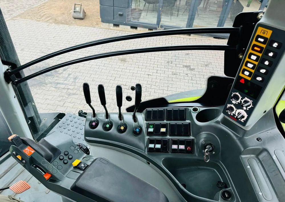 Farm tractor Claas Axion 850: picture 14 Farm tractor Claas Axion 850: picture 14